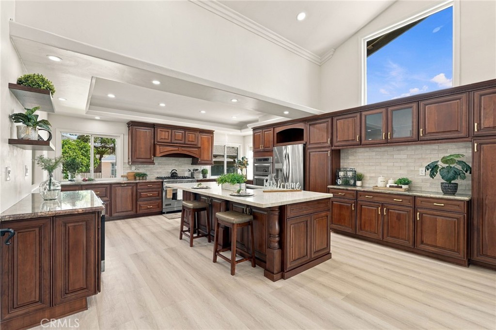 9086 Hillside Property Photo 8