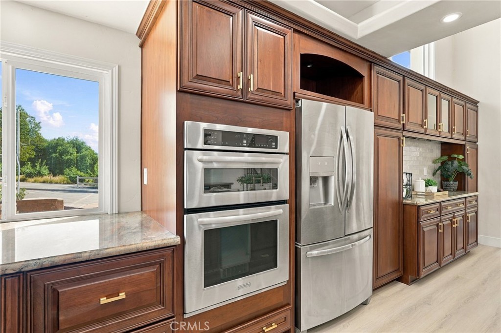 9086 Hillside Property Photo 11