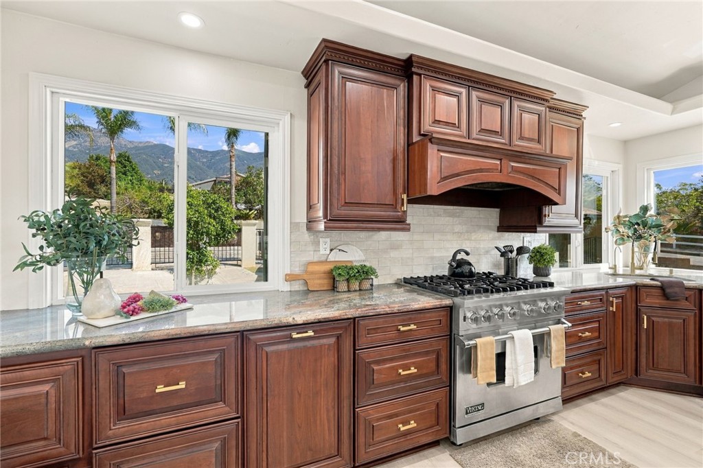 9086 Hillside Property Photo 12