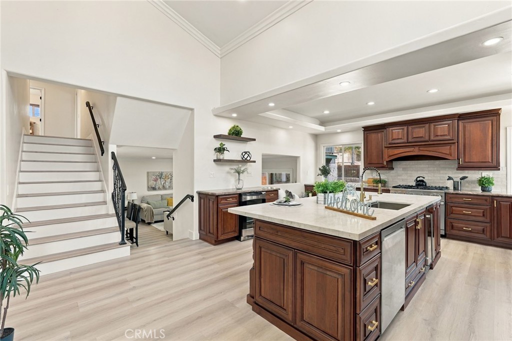 9086 Hillside Property Photo 15