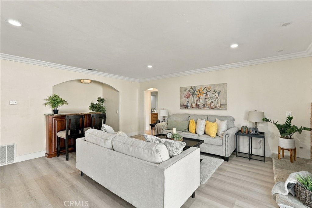 9086 Hillside Property Photo 17