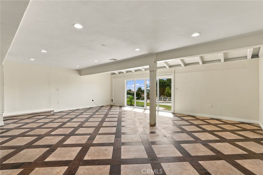 9086 Hillside Property Photo 24