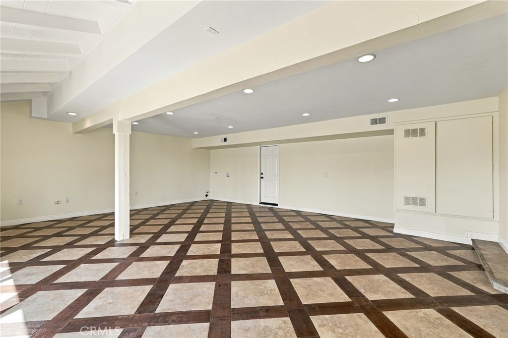 9086 Hillside Property Photo 25
