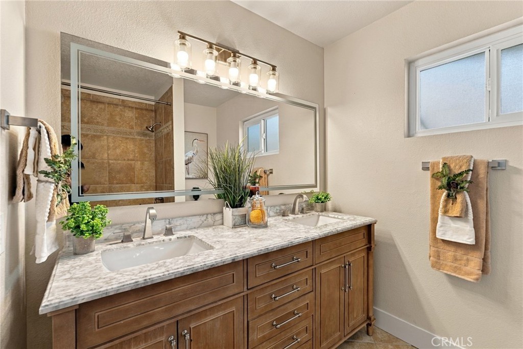 9086 Hillside Property Photo 30
