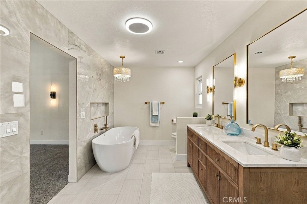 9086 Hillside Property Photo 37