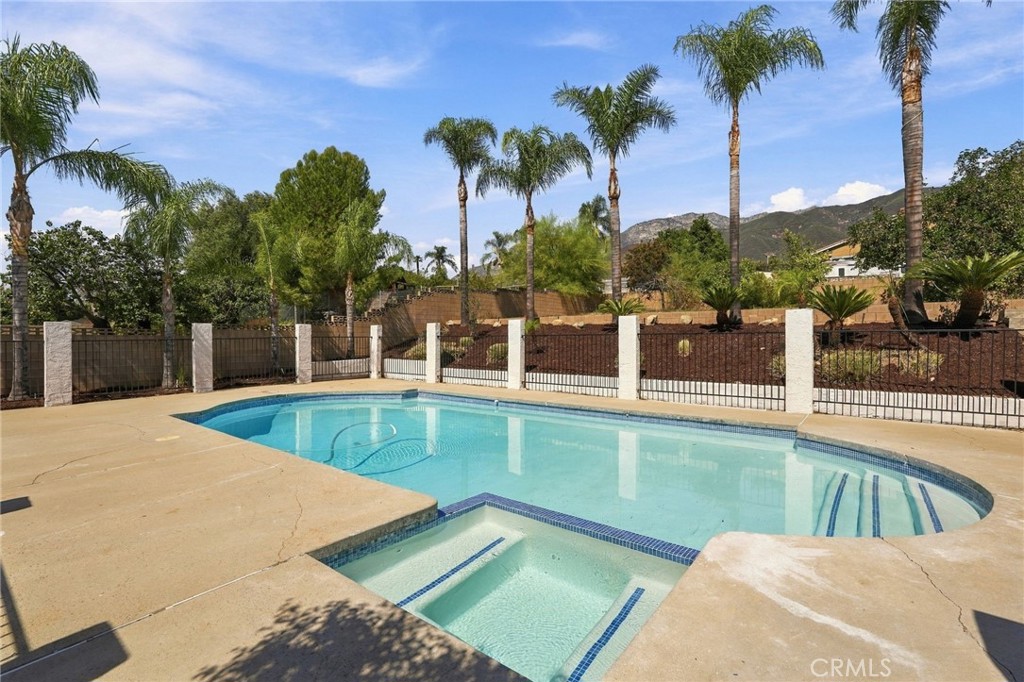 9086 Hillside Property Photo 44