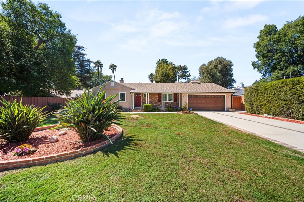 8847 White Oak Avenue Property Photo 1