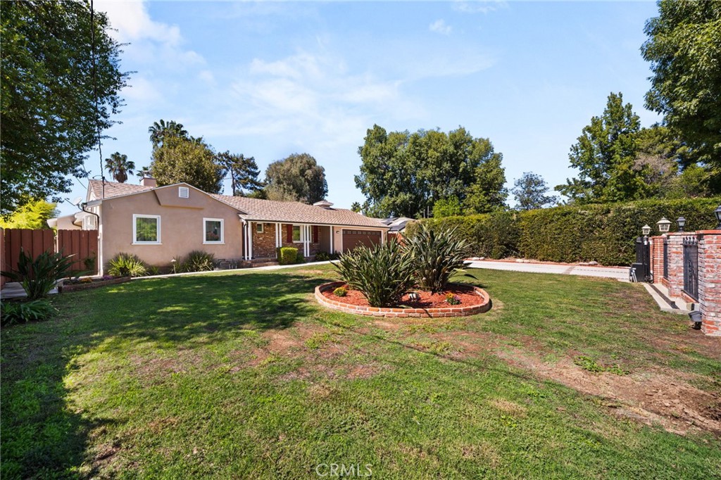 8847 White Oak Avenue Property Photo 6