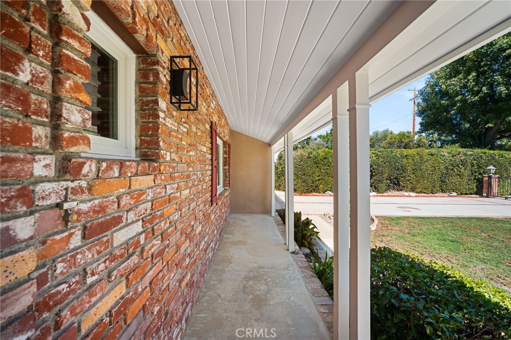 8847 White Oak Avenue Property Photo 8