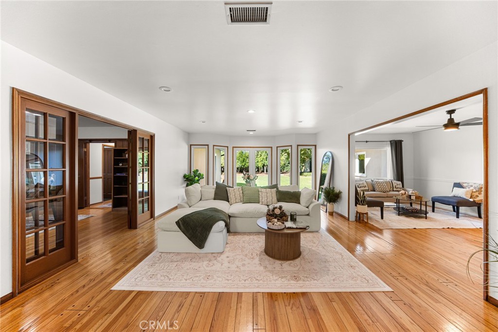 8847 White Oak Avenue Property Photo 15