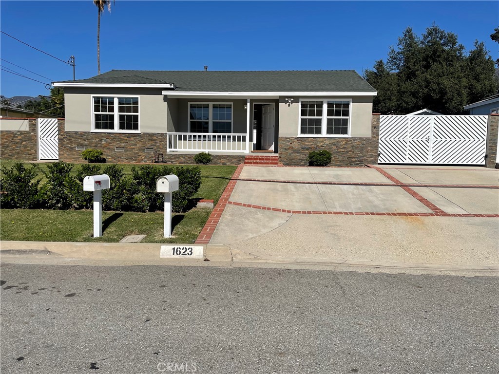 1623 A 3rd Street Property Photo 2
