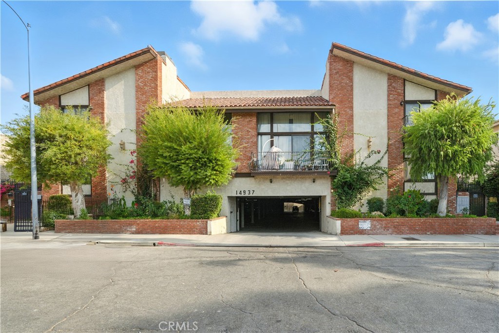 14937 Sherman Way 7 Property Photo 1