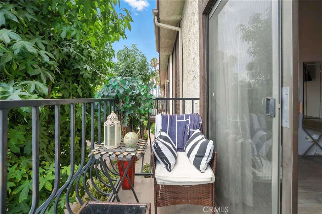 14937 Sherman Way 7 Property Photo 19