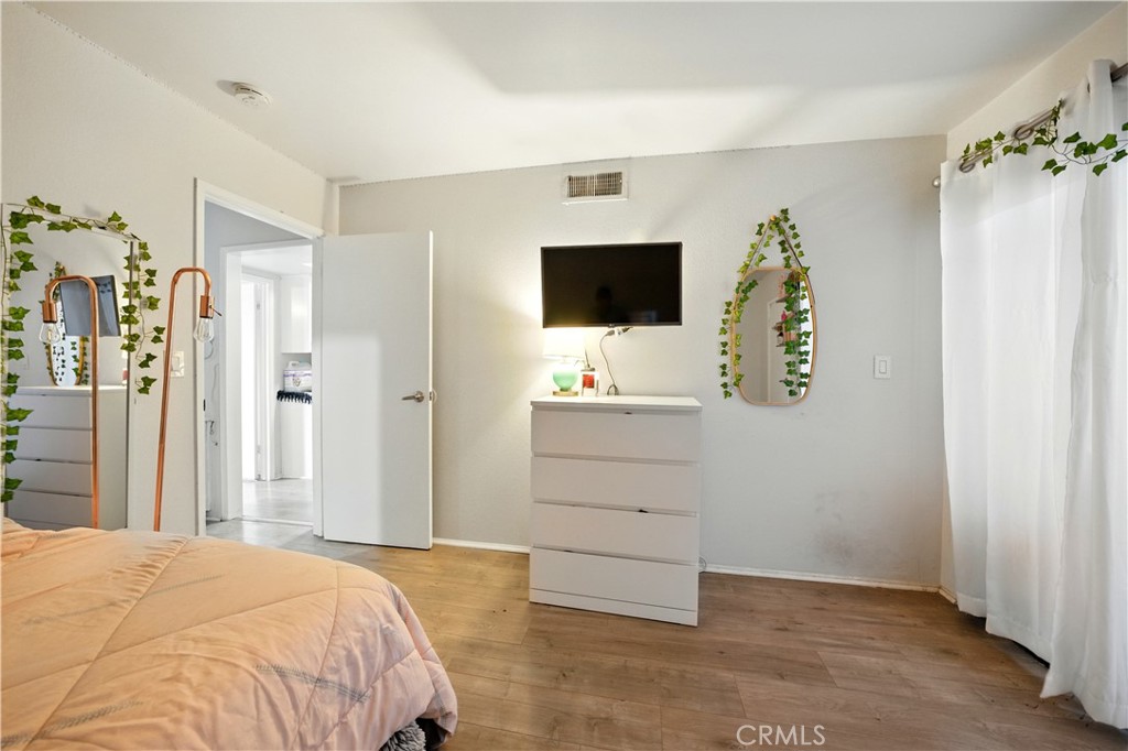 14937 Sherman Way 7 Property Photo 23