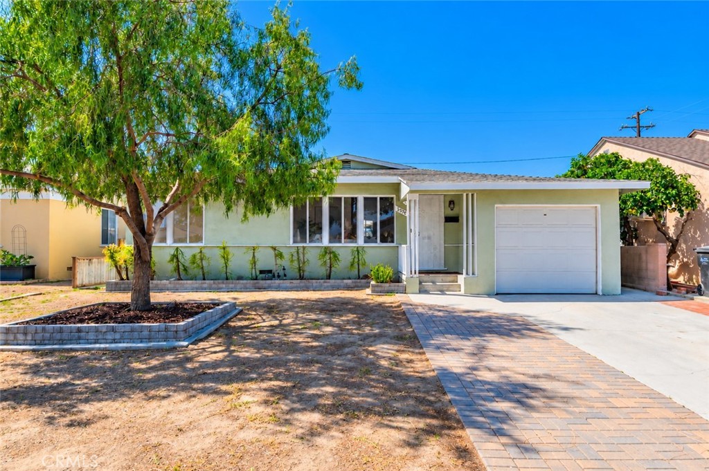 15519 Gard Property Photo 1