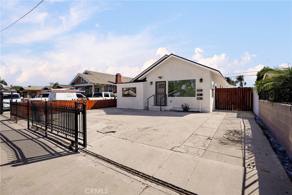 2714 Walnut Street Property Photo 2
