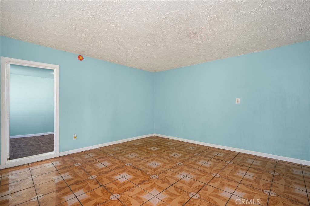 2714 Walnut Street Property Photo 24