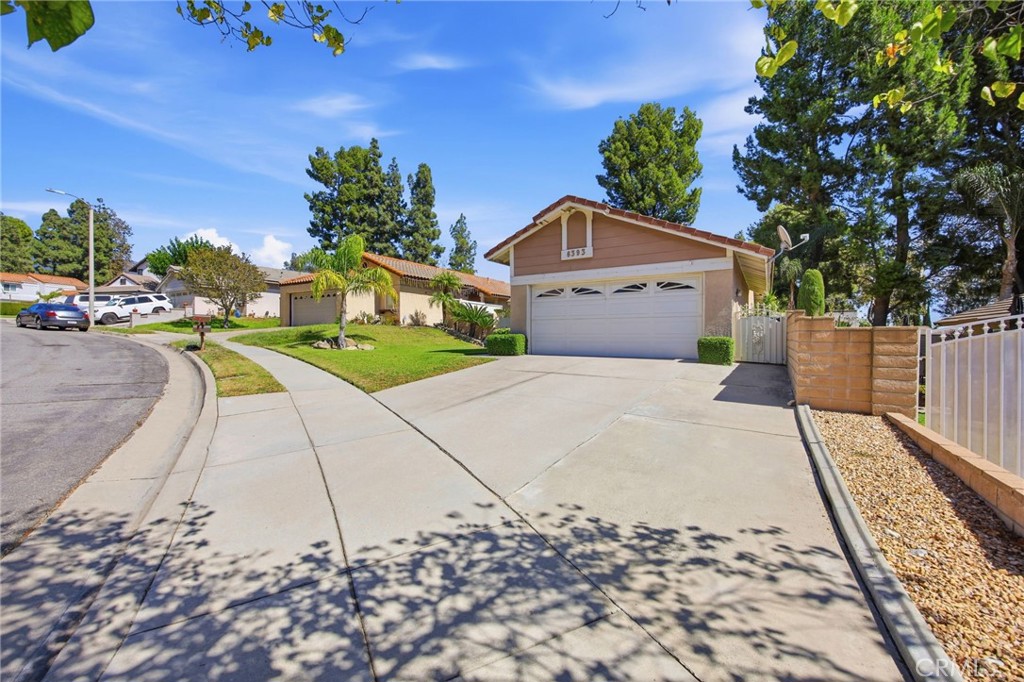 6393 Kettle Peak Place Property Photo 4