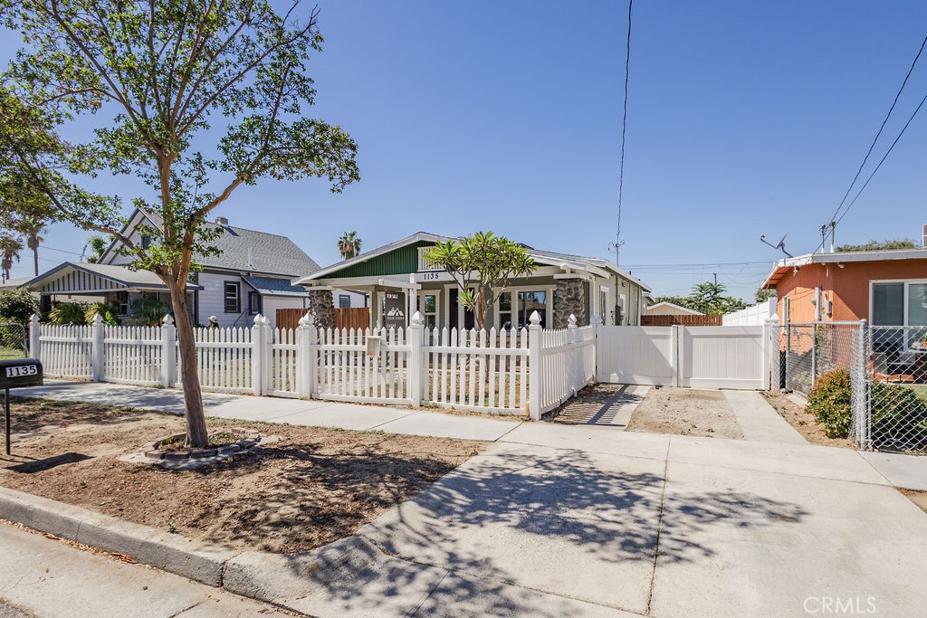 1135 Columbia Street Property Photo 2