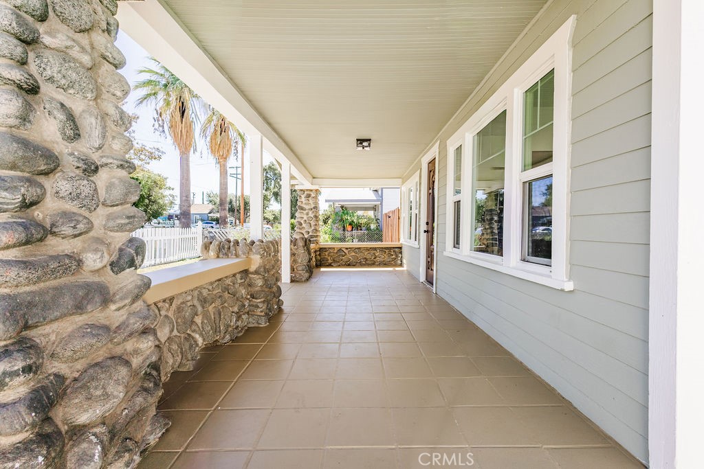 1135 Columbia Street Property Photo 4