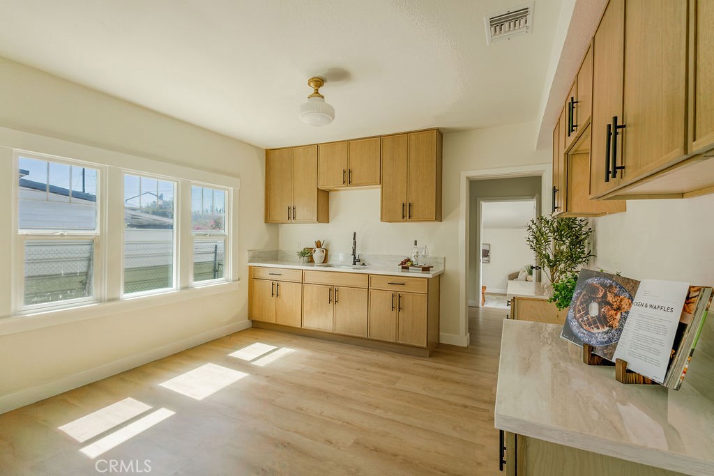 1135 Columbia Street Property Photo 12