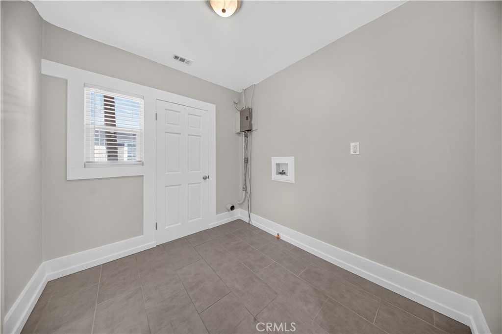 1493 W 47th Property Photo 12