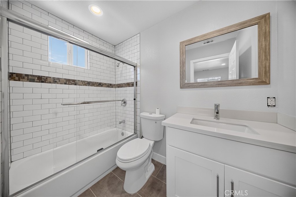1493 W 47th Property Photo 26