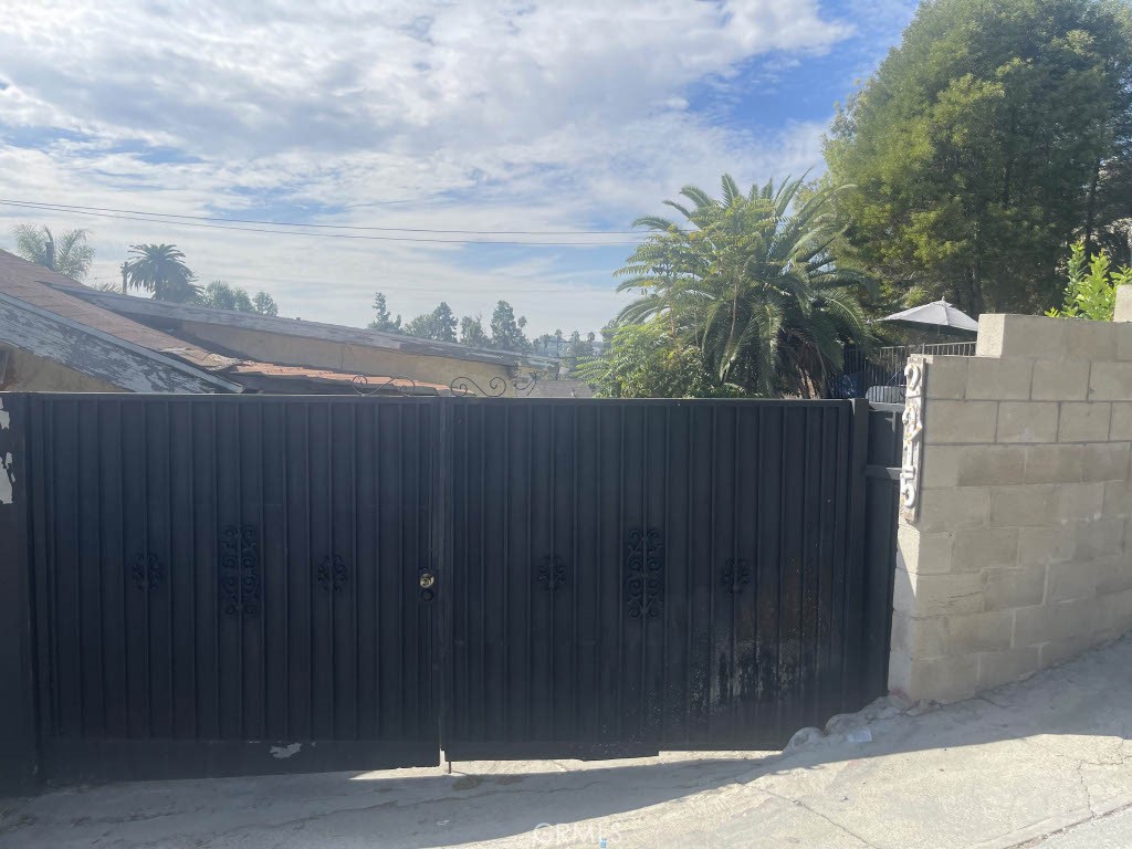 2215 Parkside Property Photo 17