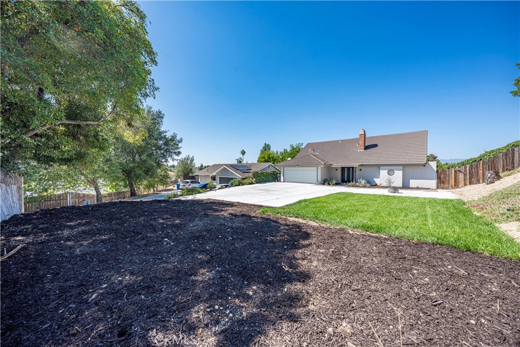 23547 Decorah Property Photo 3