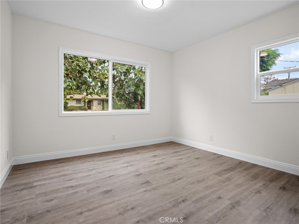 2422 N Forest Property Photo 9