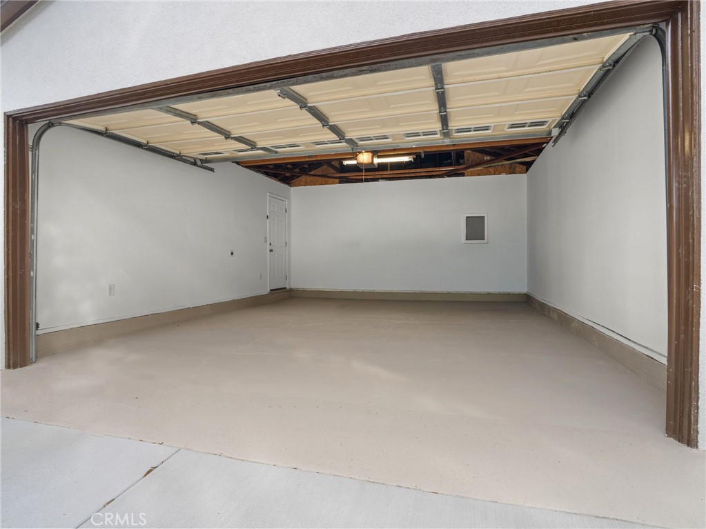 2422 N Forest Property Photo 31