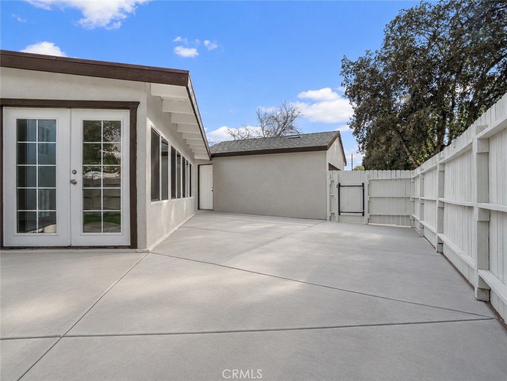 2422 N Forest Property Photo 34