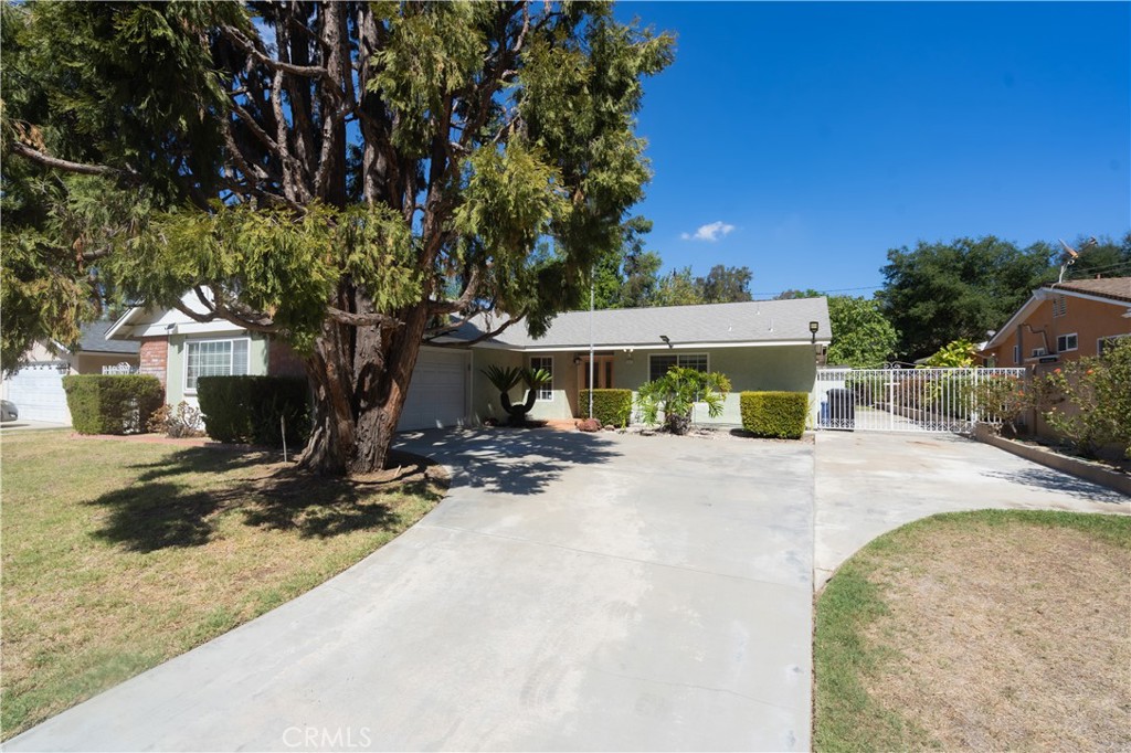 1421 E Harvest Moon Property Photo 1