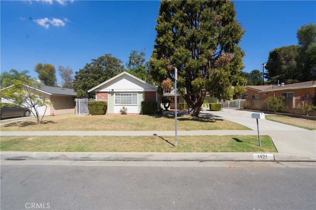 1421 E Harvest Moon Property Photo 3