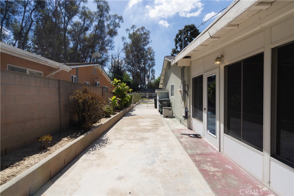 1421 E Harvest Moon Property Photo 8
