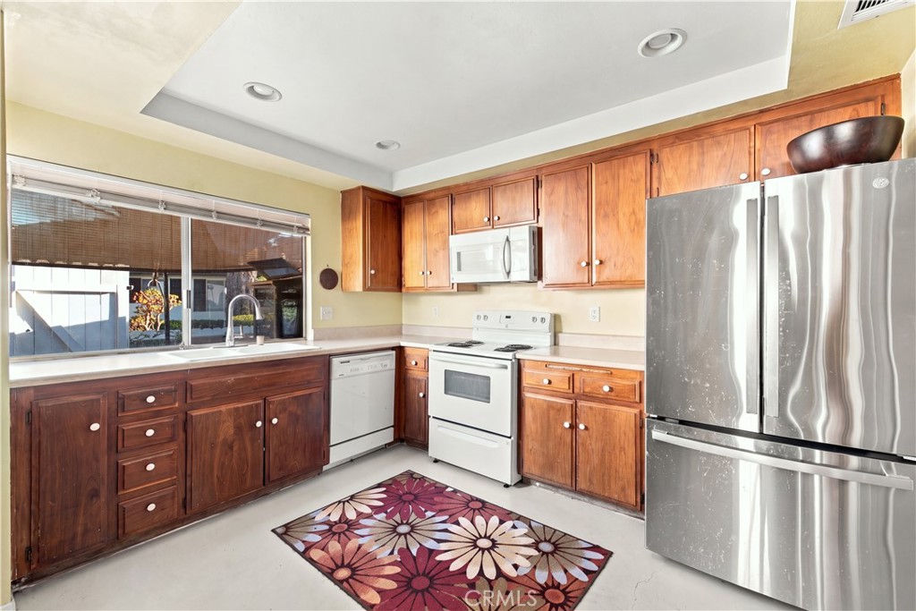 1340 Victoria J Property Photo 5