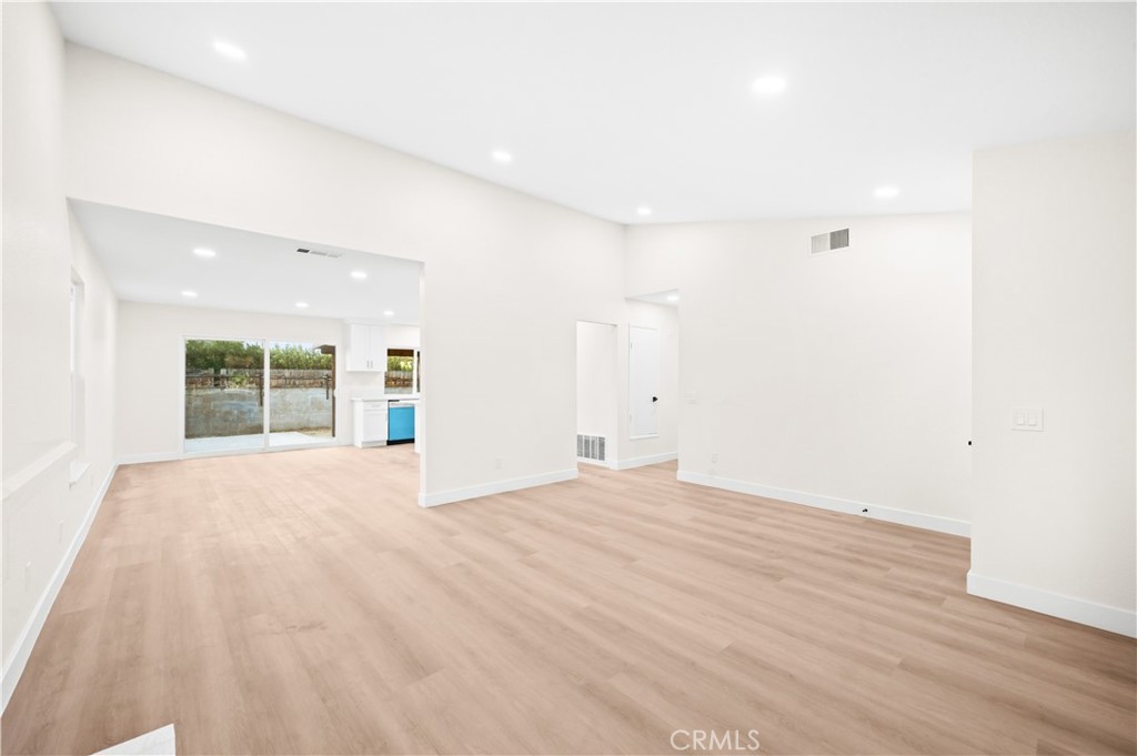 1266 Lorraine Property Photo 9