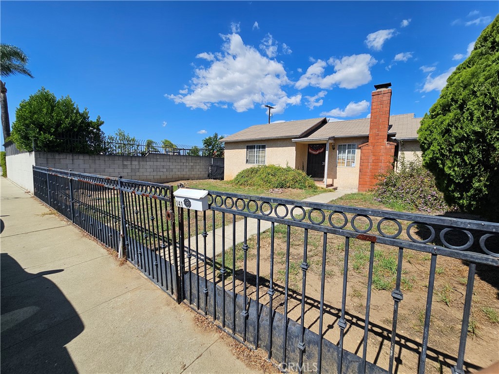 141 E Magnolia Property Photo 2