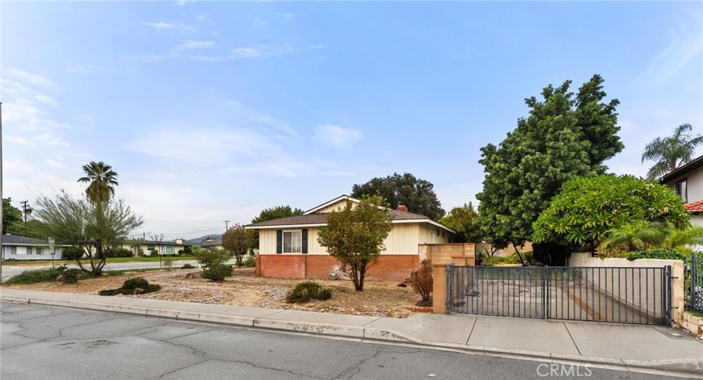 3883 Valencia Avenue Property Photo 2