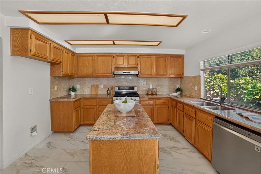 580 E Hazeltine Property Photo 18