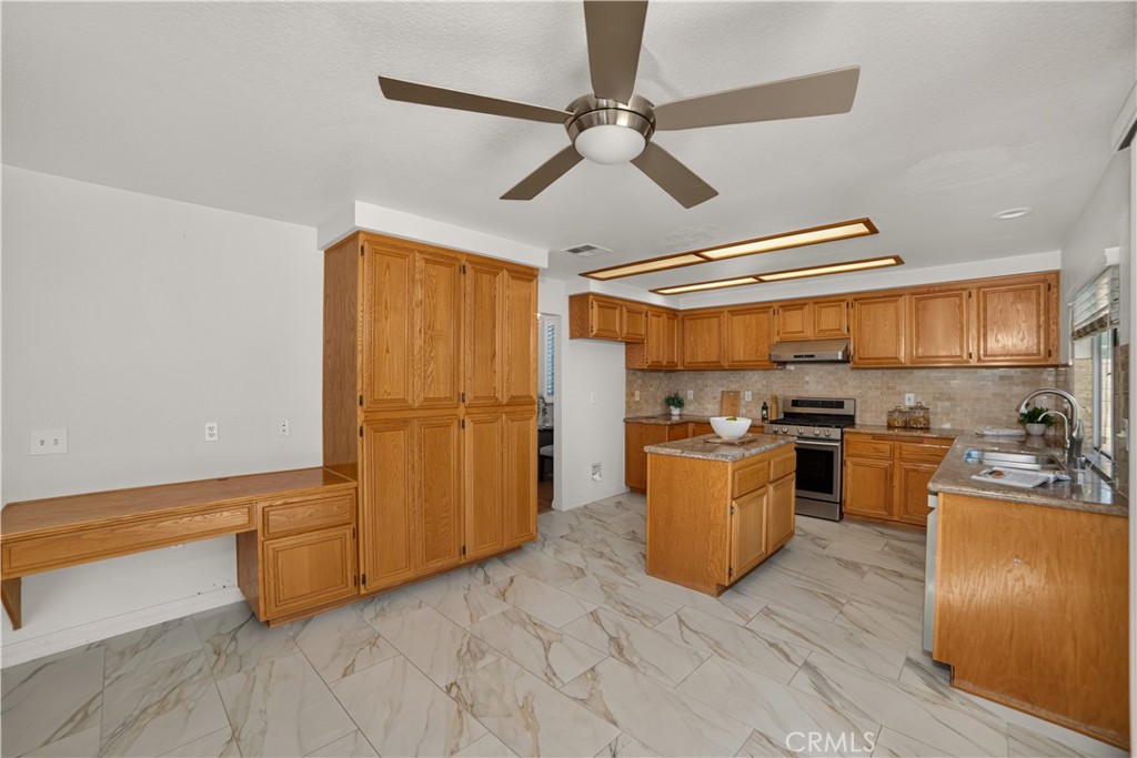 580 E Hazeltine Property Photo 21