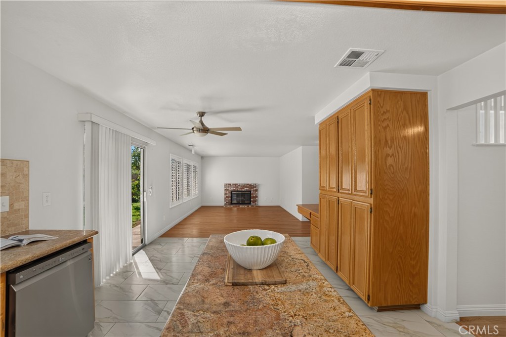 580 E Hazeltine Property Photo 24