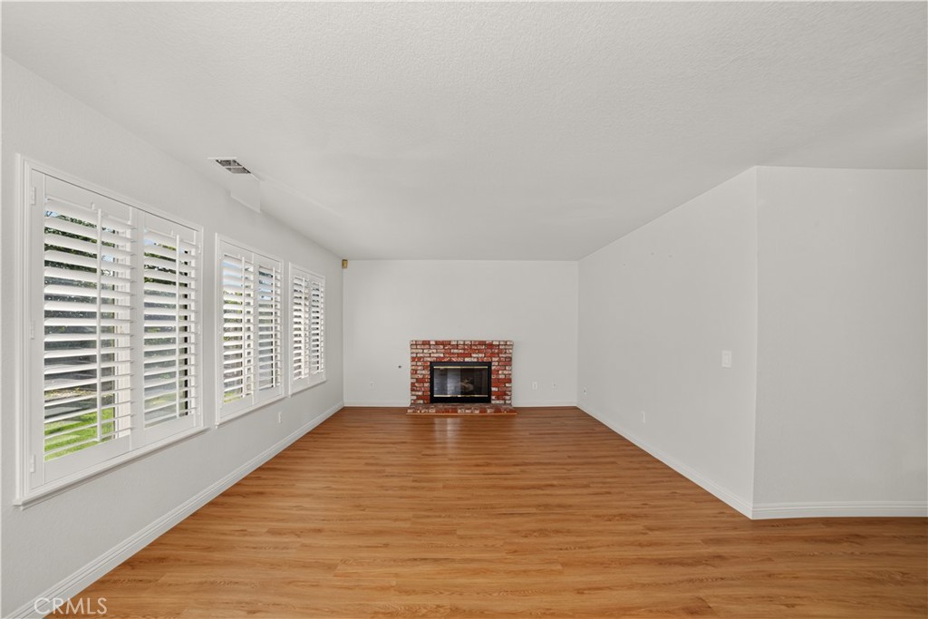 580 E Hazeltine Property Photo 25