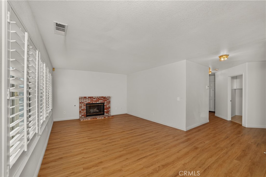 580 E Hazeltine Property Photo 27