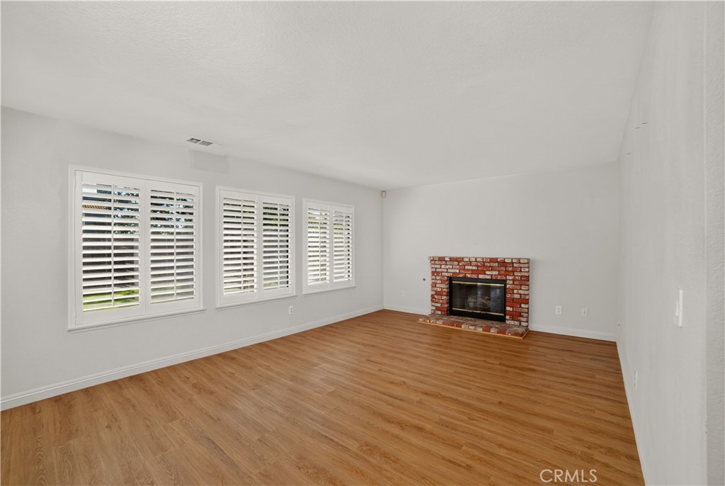 580 E Hazeltine Property Photo 28