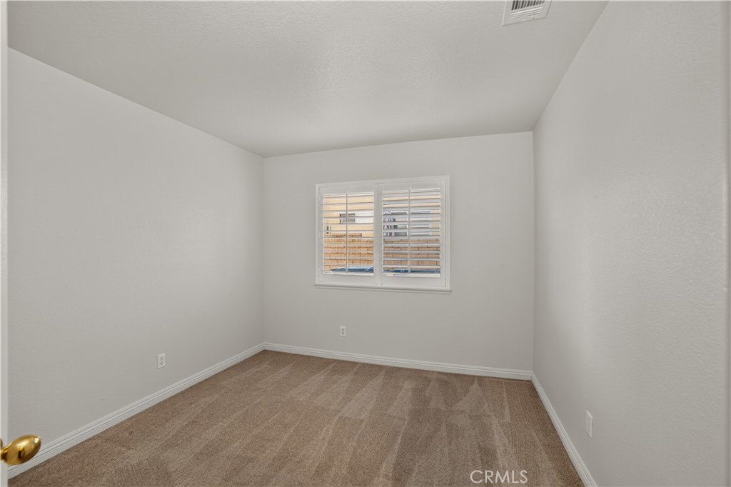 580 E Hazeltine Property Photo 30