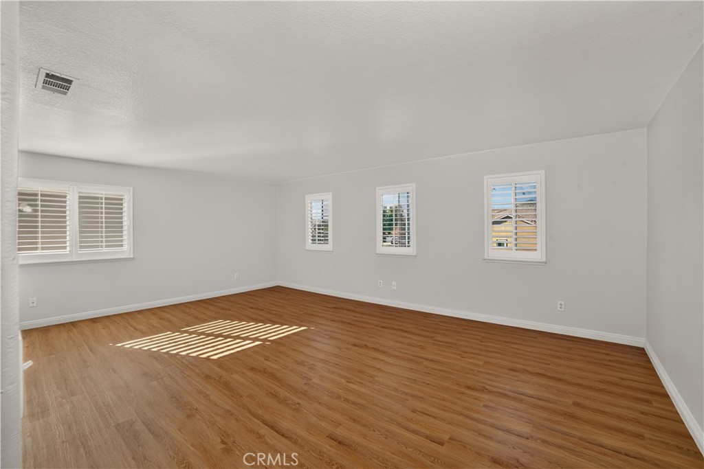 580 E Hazeltine Property Photo 35