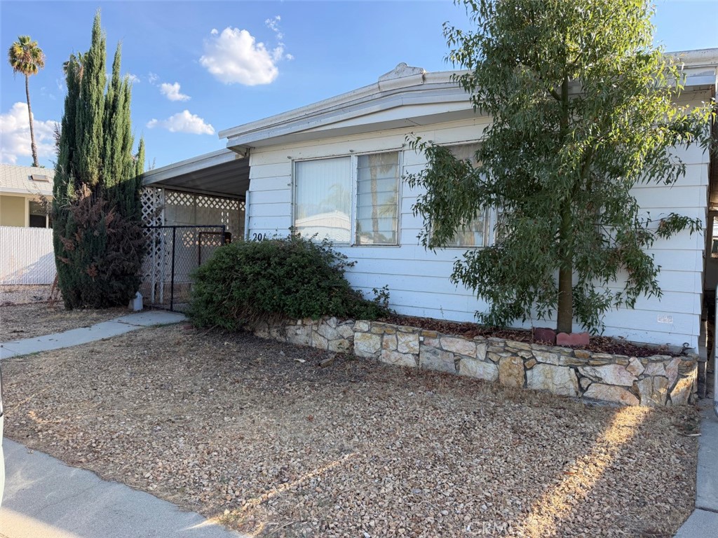 201 San Mateo Dr Property Photo 1
