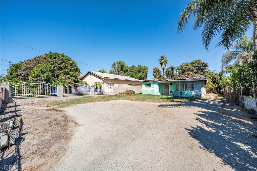12439 Dahlia Avenue Property Photo 7