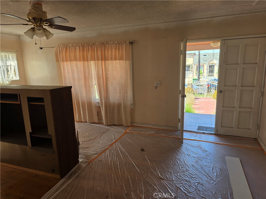 416 N Hobart Property Photo 3
